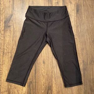 Cropped grey work out leggings